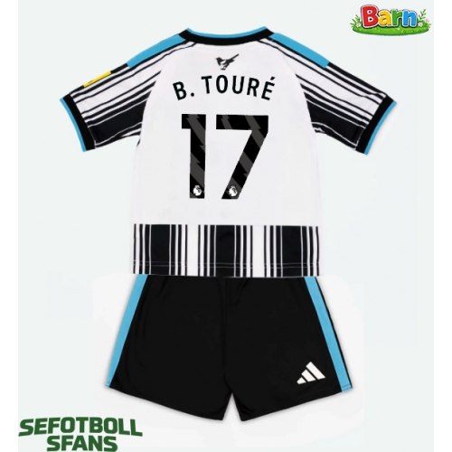 Newcastle United Bazoumana Toure #17 Hemmaställ Barn 2026-27 Kortärmad (+ Korta byxor) Newcastle United Bazoumana Toure #17 Hemmaställ Barn 2026-27 Kortärmad (+ Korta byxor)